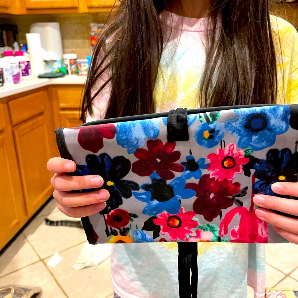 Tri-fold small legal pad holder